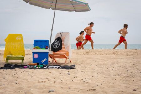 Strandtilbehør: Slik utstyres du for perfekte dager på stranden